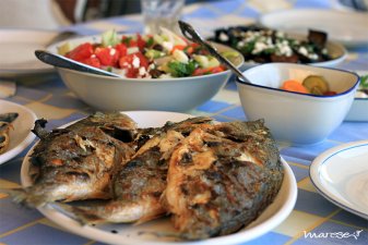 Ψάρια στη σχάρα και άλλοι καλοκαιρινοί μεζέδες: Αγαπημένο γεύμα